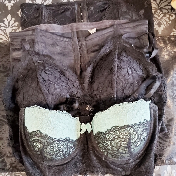 Hot Topic Other - Set4 Vintage Corsets Lace Bralettes/Waist Trainers